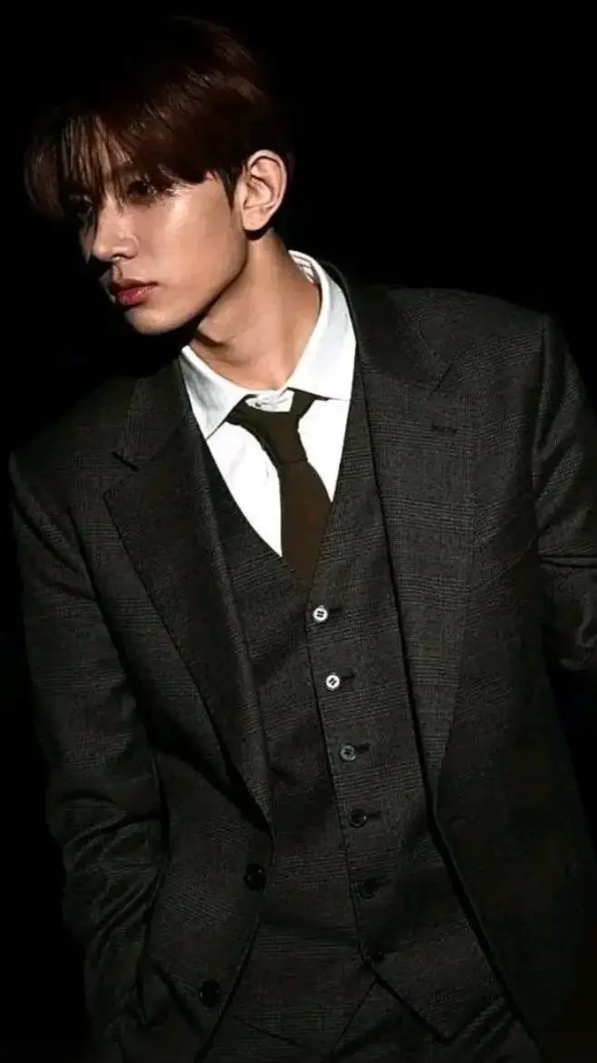 ai character: Lee Heeseung  background
