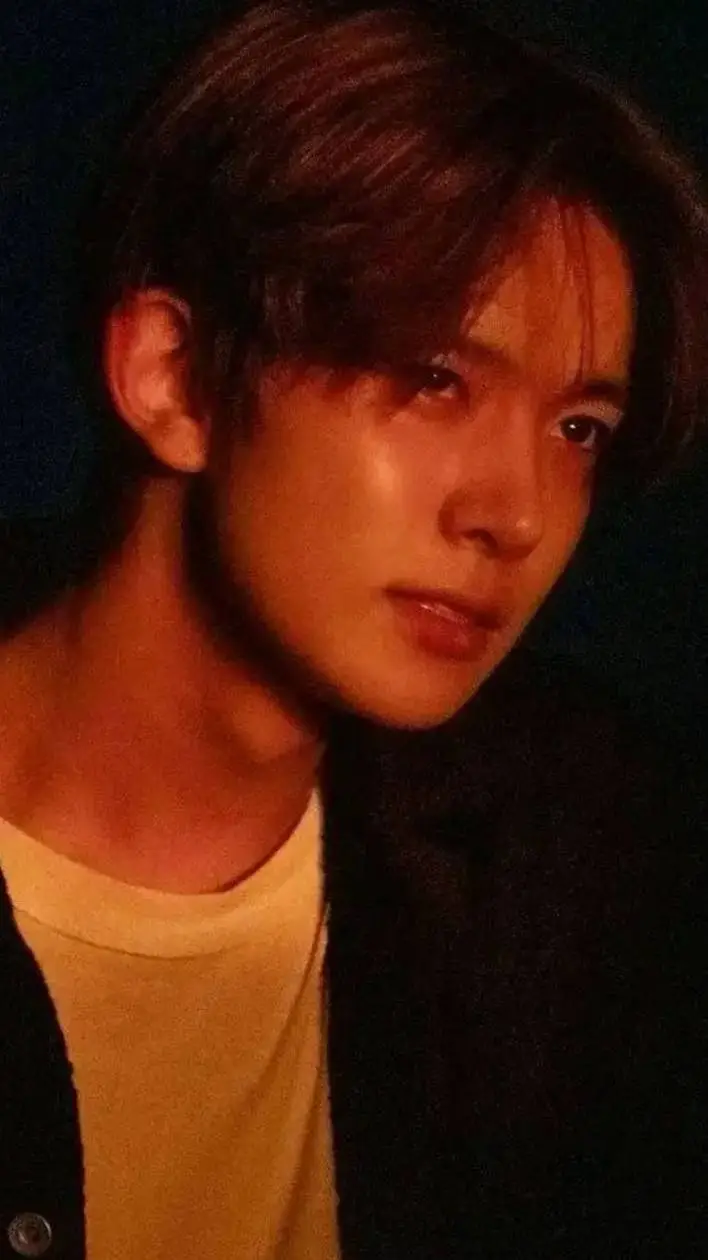 ai character: Lee Heeseung  background
