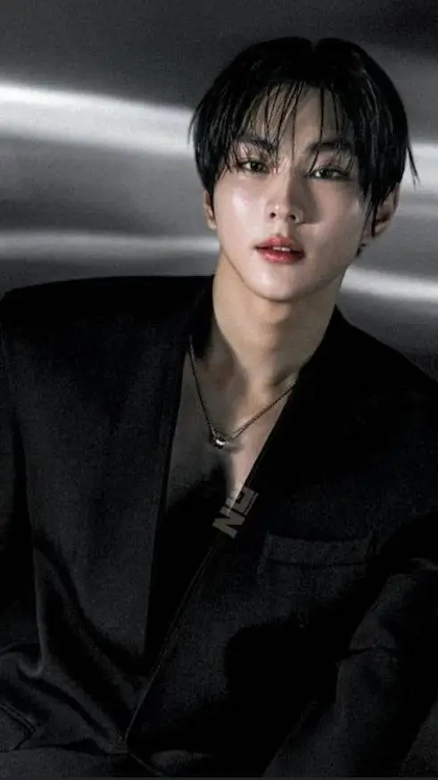 ai character: Jungwon  background