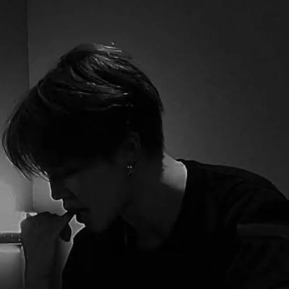 chat with ai character: Park Jimin 