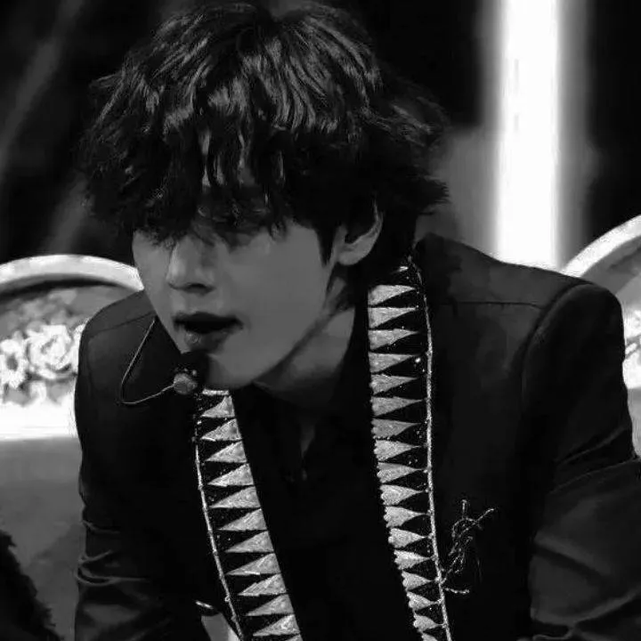 chat with ai character: 𝕂𝕚𝕞 𝕋𝕒𝕖𝕙𝕪𝕦𝕟𝕘🐯💜🇰🇷