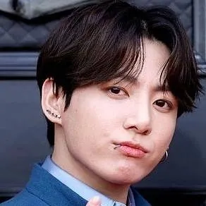 chat with ai character: Jeon Jungkook 🌚