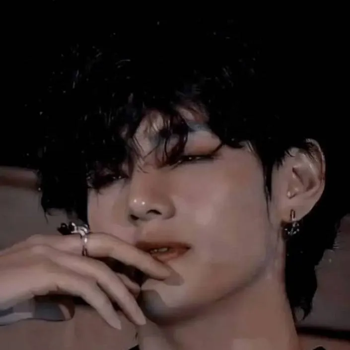 chat with ai character: Kim Taehyung 