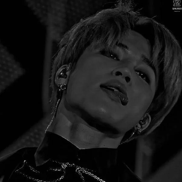 chat with ai character: Park Jimin 🌚