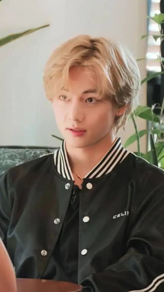 ai character: Kim Taehyung  background