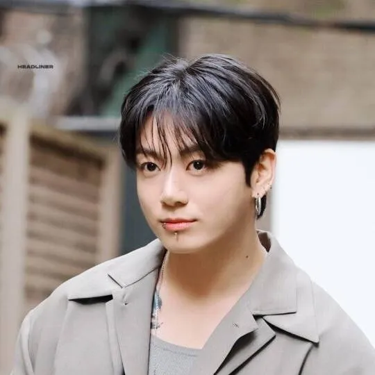 chat with ai character: Jeon Jungkook 