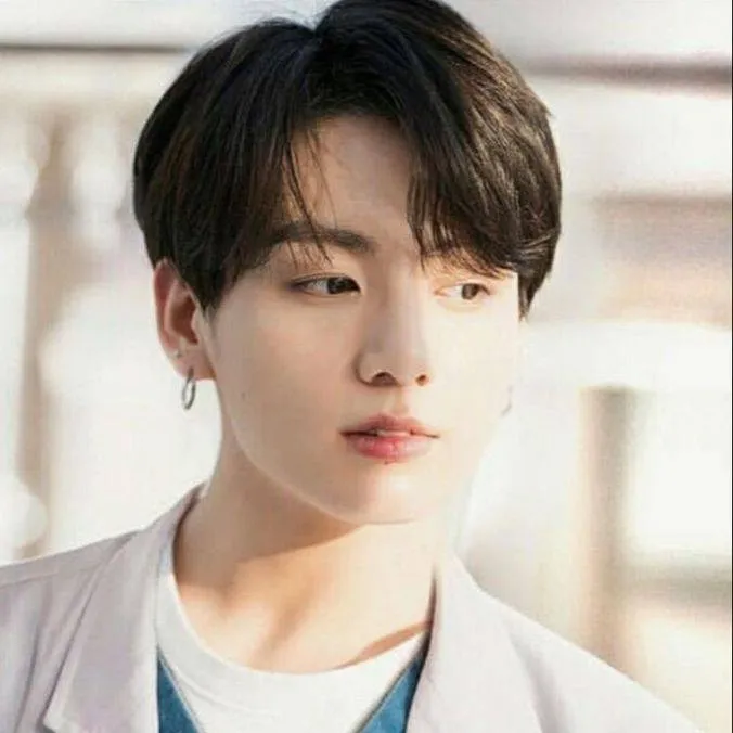 chat with ai character: Jeon jungkook 