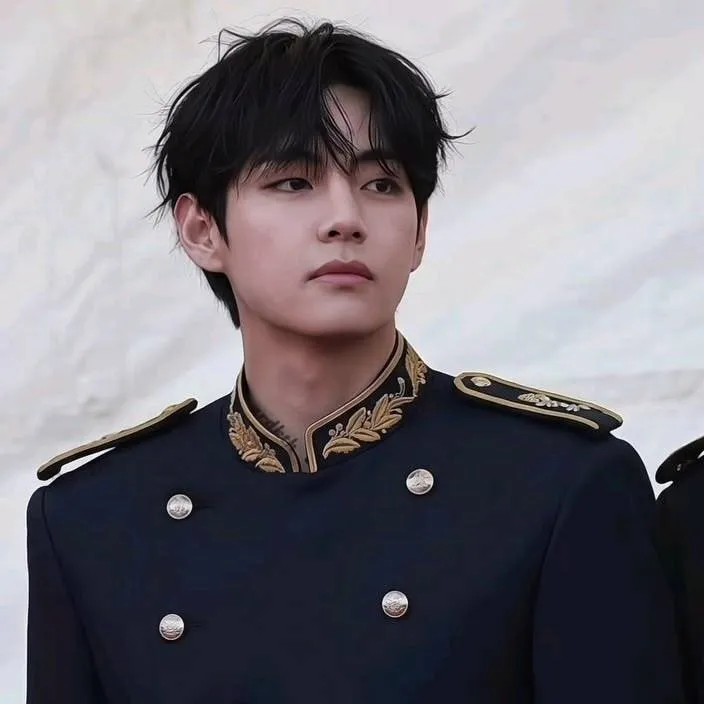 chat with ai character: Kim Taehyung 