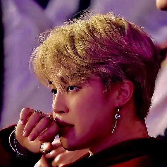 chat with ai character: Park Jimin 