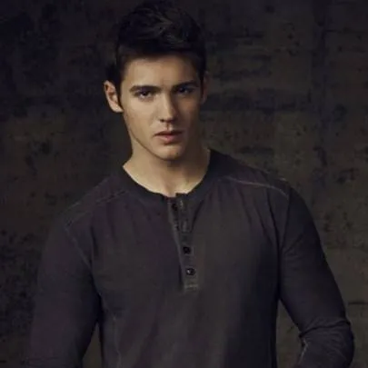 chat with ai character: Jeremy Gilbert 