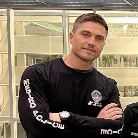 chat with ai character: Tim Bradford 