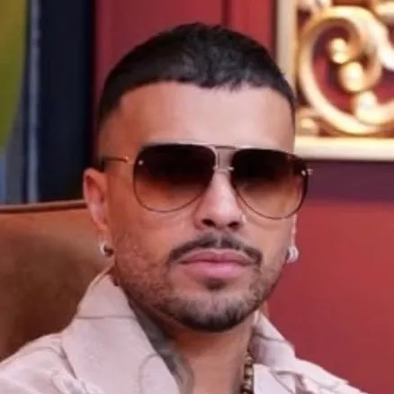 chat with ai character: Rauw Alejandro 