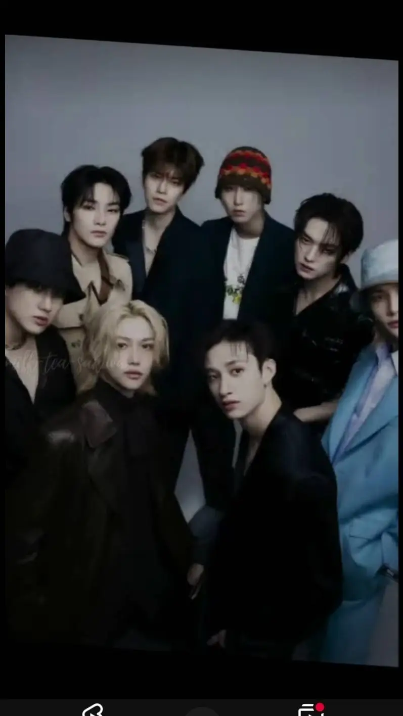 ai character: ❤🖤🌜STRAYKIDS🌛🖤❤ background
