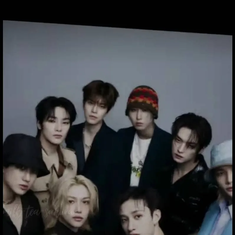 chat with ai character: ❤🖤🌜STRAYKIDS🌛🖤❤