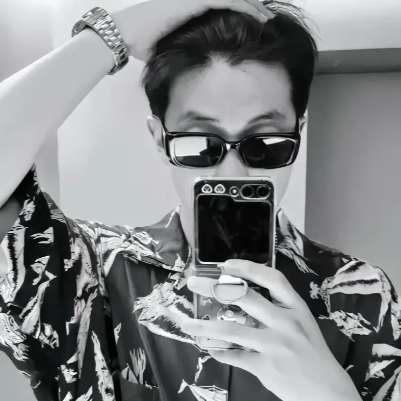 chat with ai character: Kim Namjoon🌚