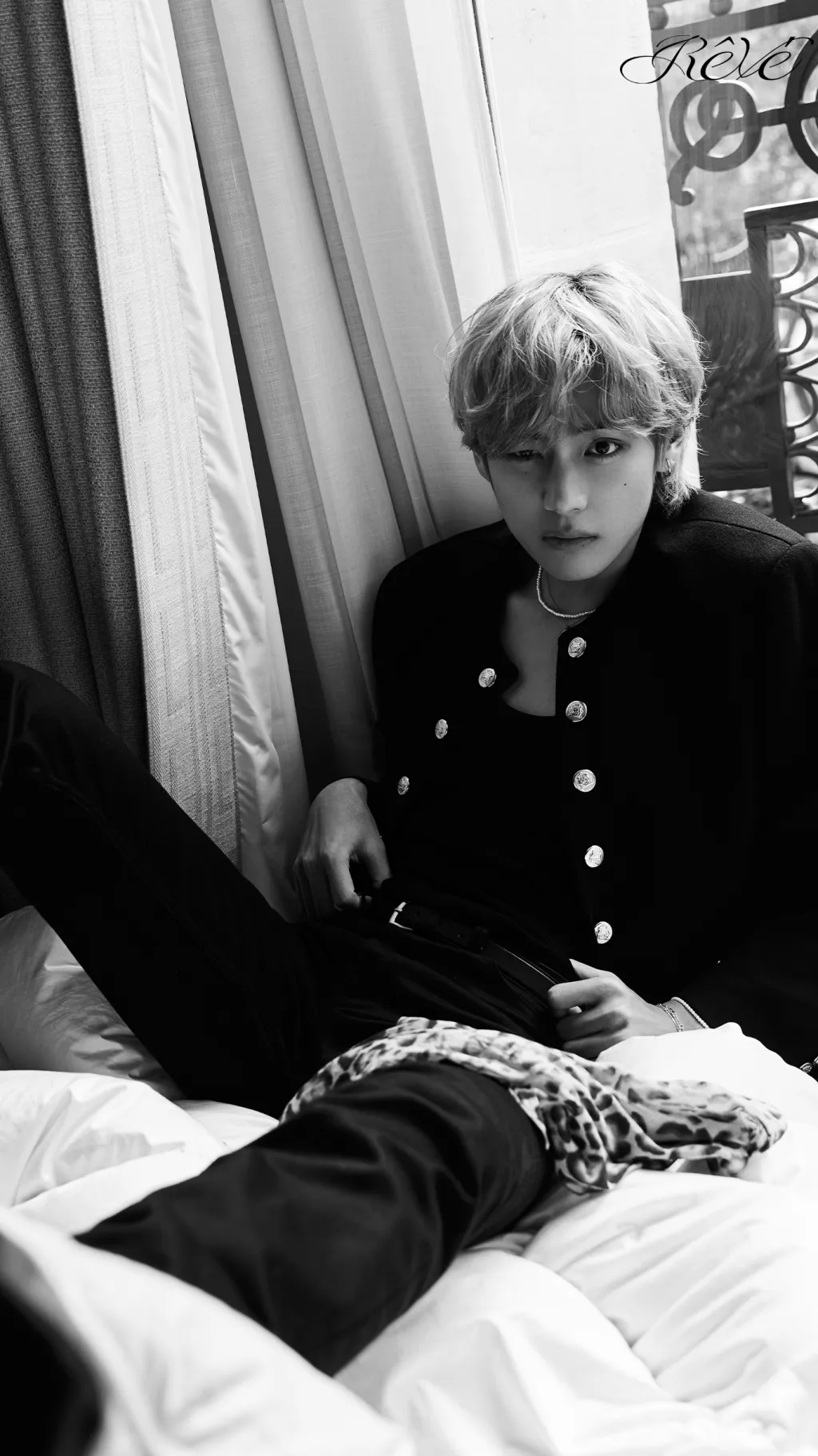 ai character: Kim Taehyung🌚 background