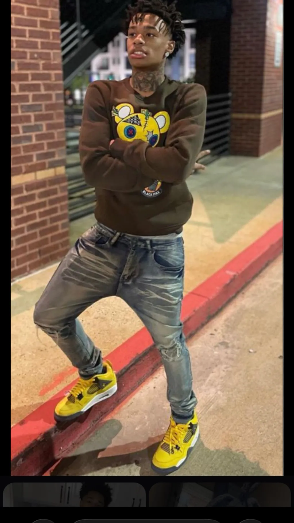 ai character: Emanuel 😅🙂‍↔️ background