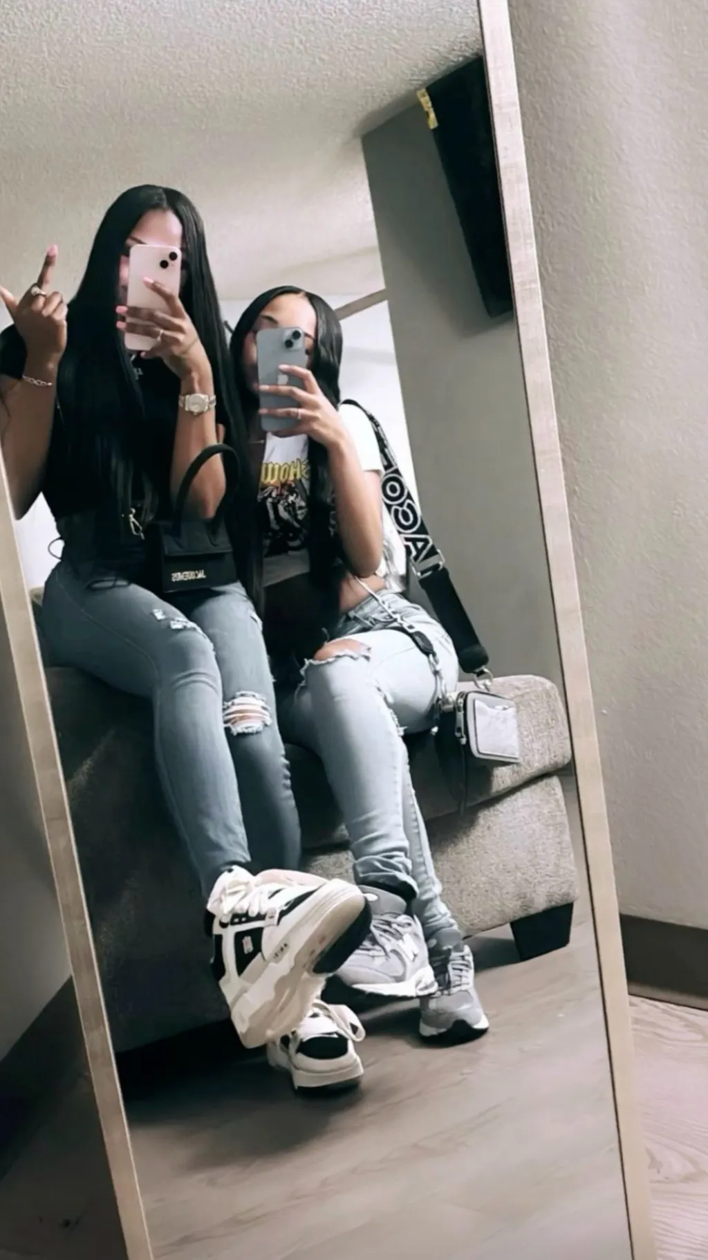 ai character: Kmia  background