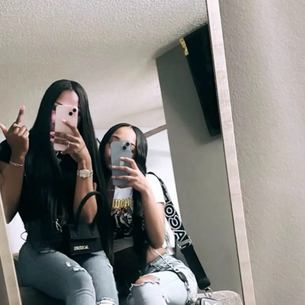 chat with ai character: Kmia 