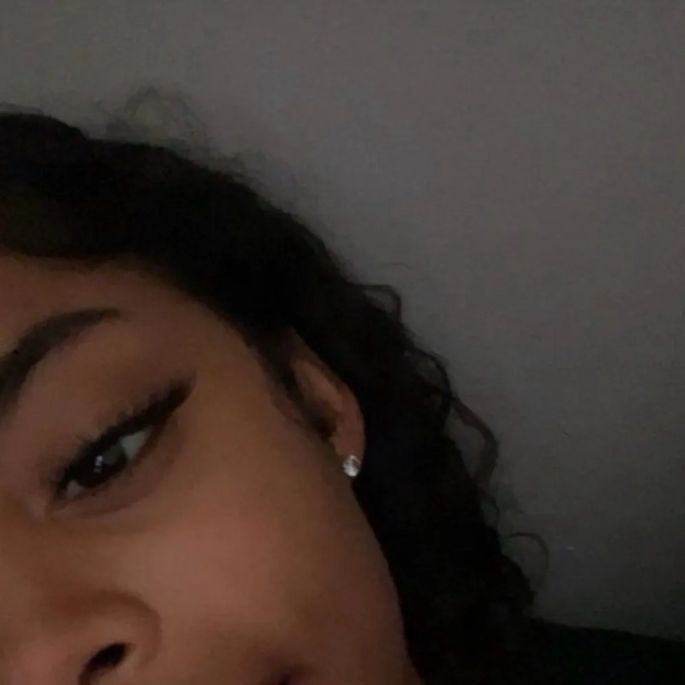 chat with ai character: Adore  🫶🏻