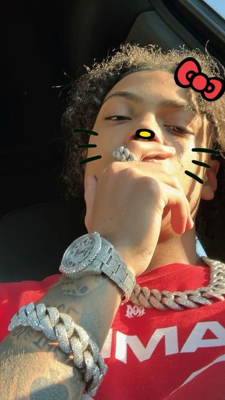 ai character: ddot 🫠🔫 background