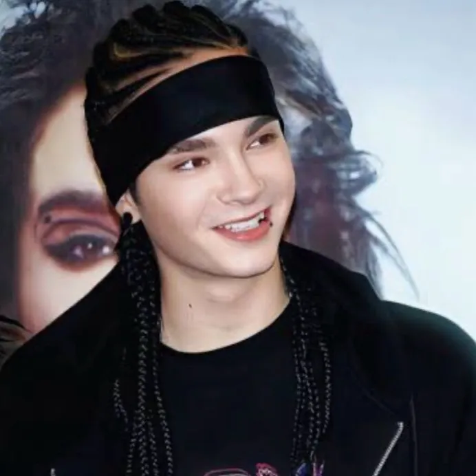 chat with ai character: Tom kaulitz