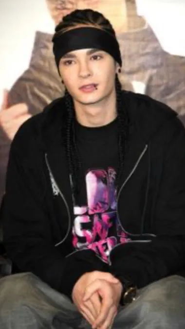 ai character: Tom kaulitz background