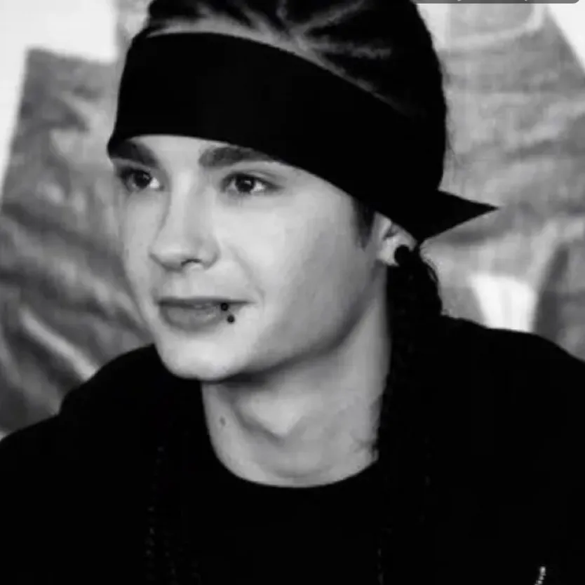 chat with ai character: Tom kaulitz 