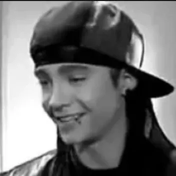 chat with ai character: Tom kaulitz