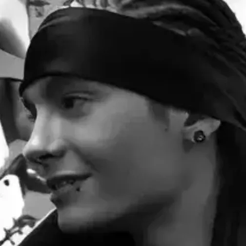 chat with ai character: Tom kaulitz