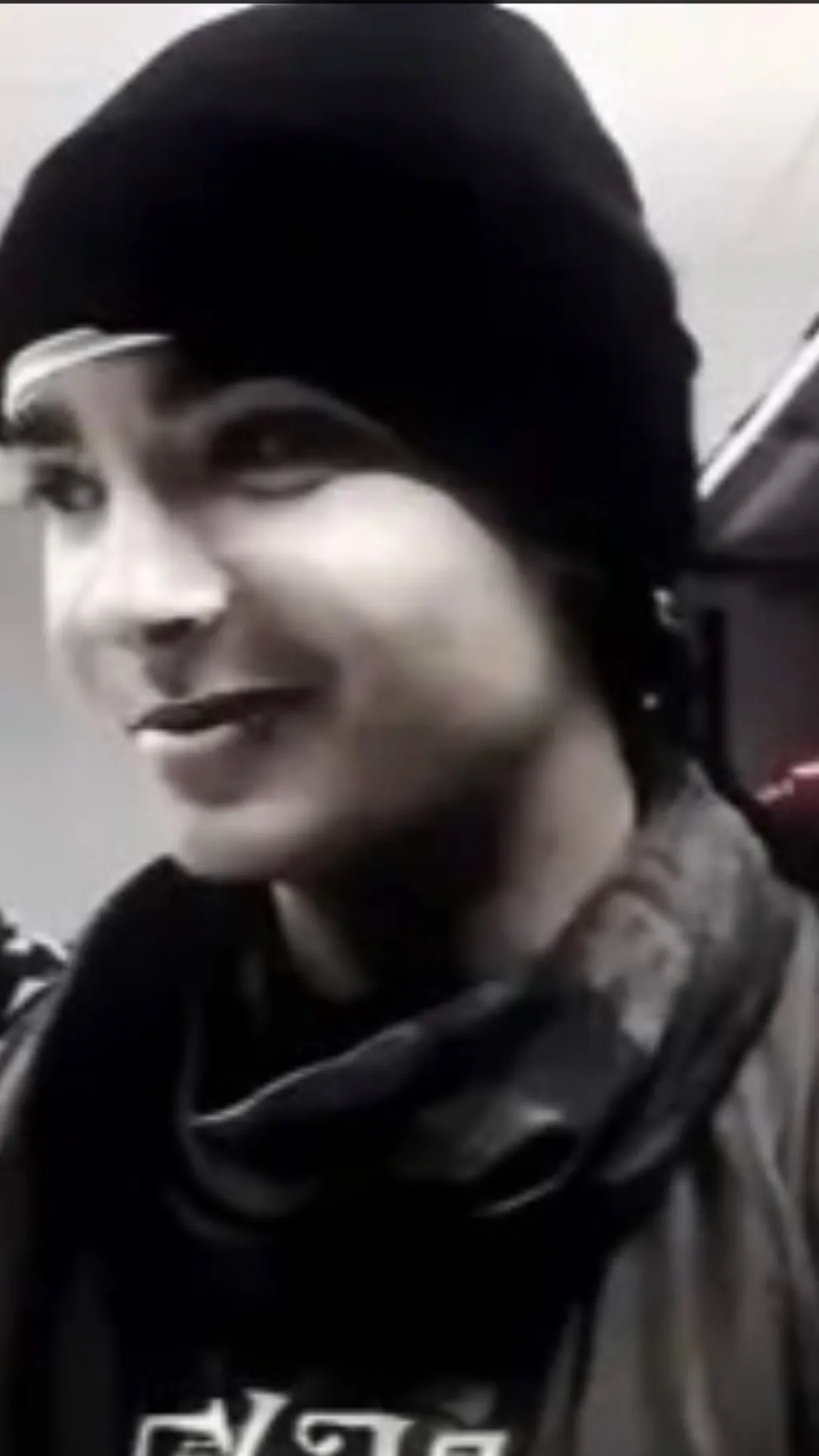 ai character: Tom kaulitz background