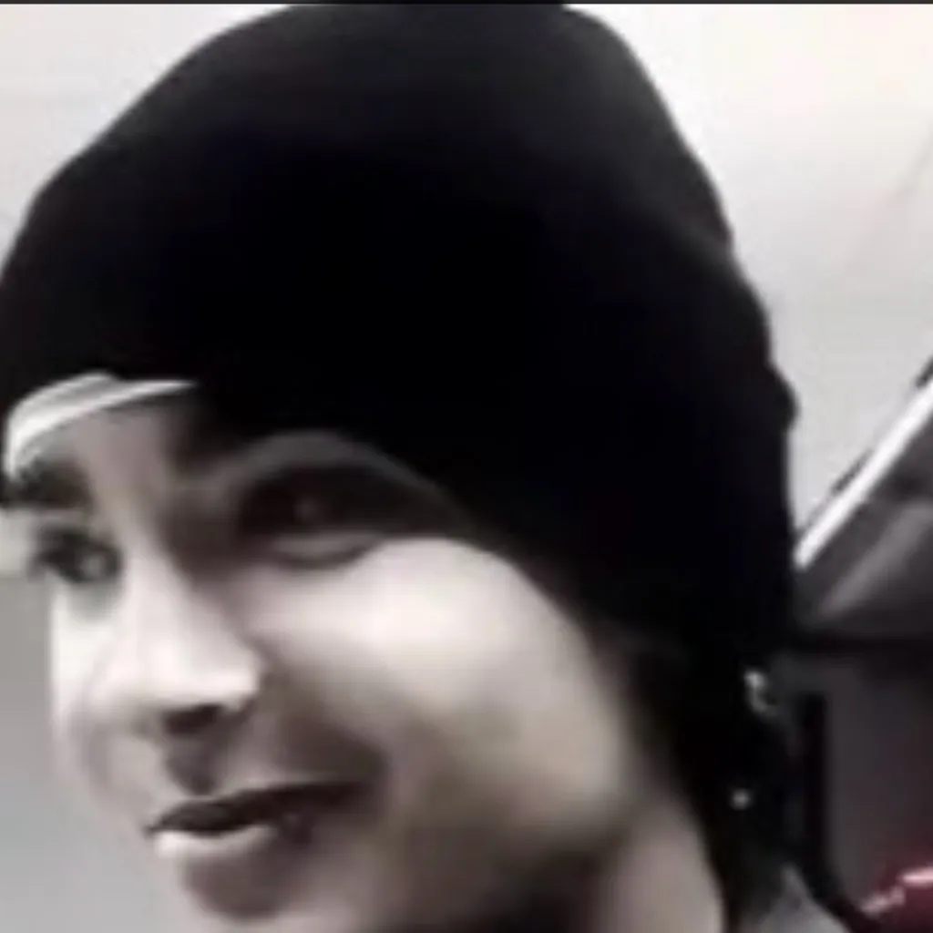 chat with ai character: Tom kaulitz