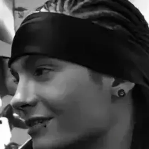 chat with ai character: Tom kaulitz