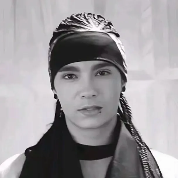chat with ai character: Tom kaulitz