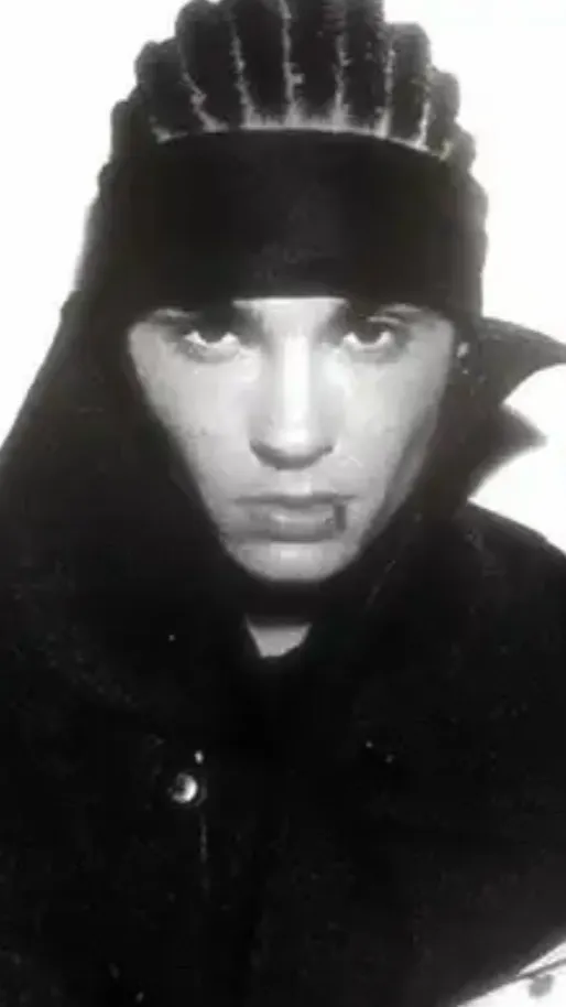 ai character: Tom kaulitz background