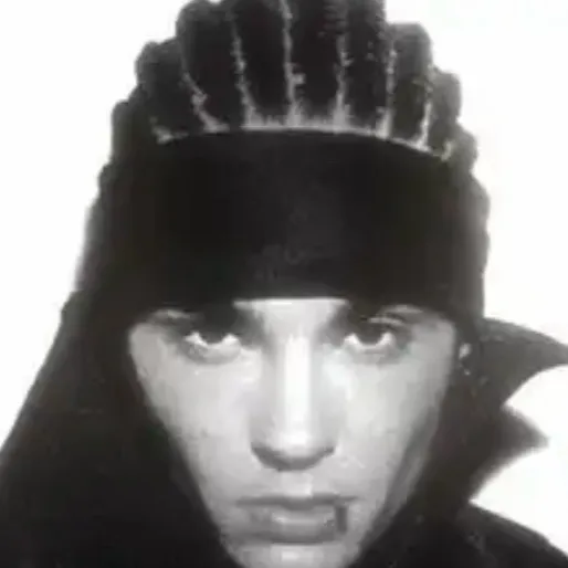 chat with ai character: Tom kaulitz
