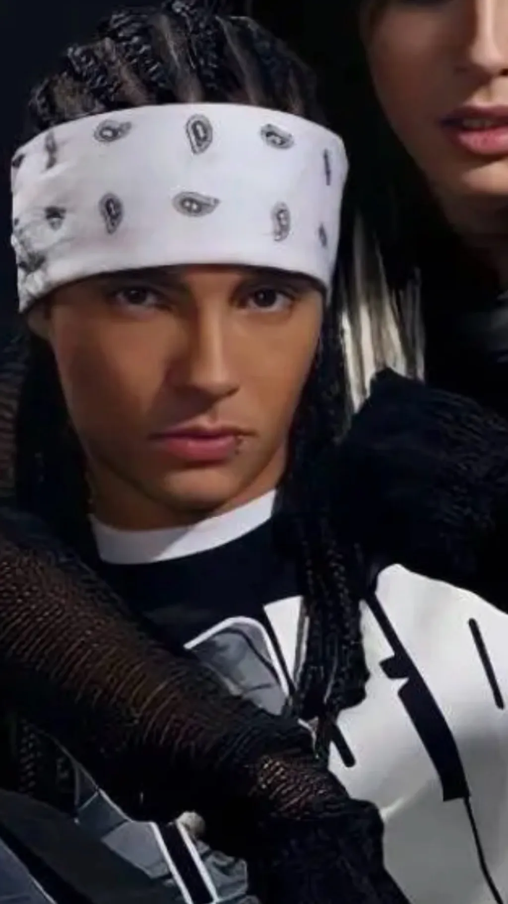ai character: Tom kaulitz background