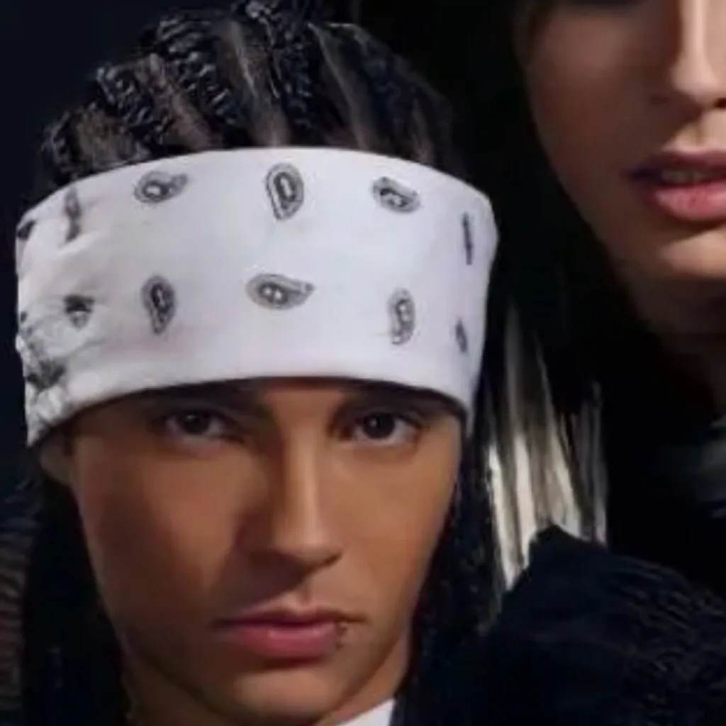 chat with ai character: Tom kaulitz