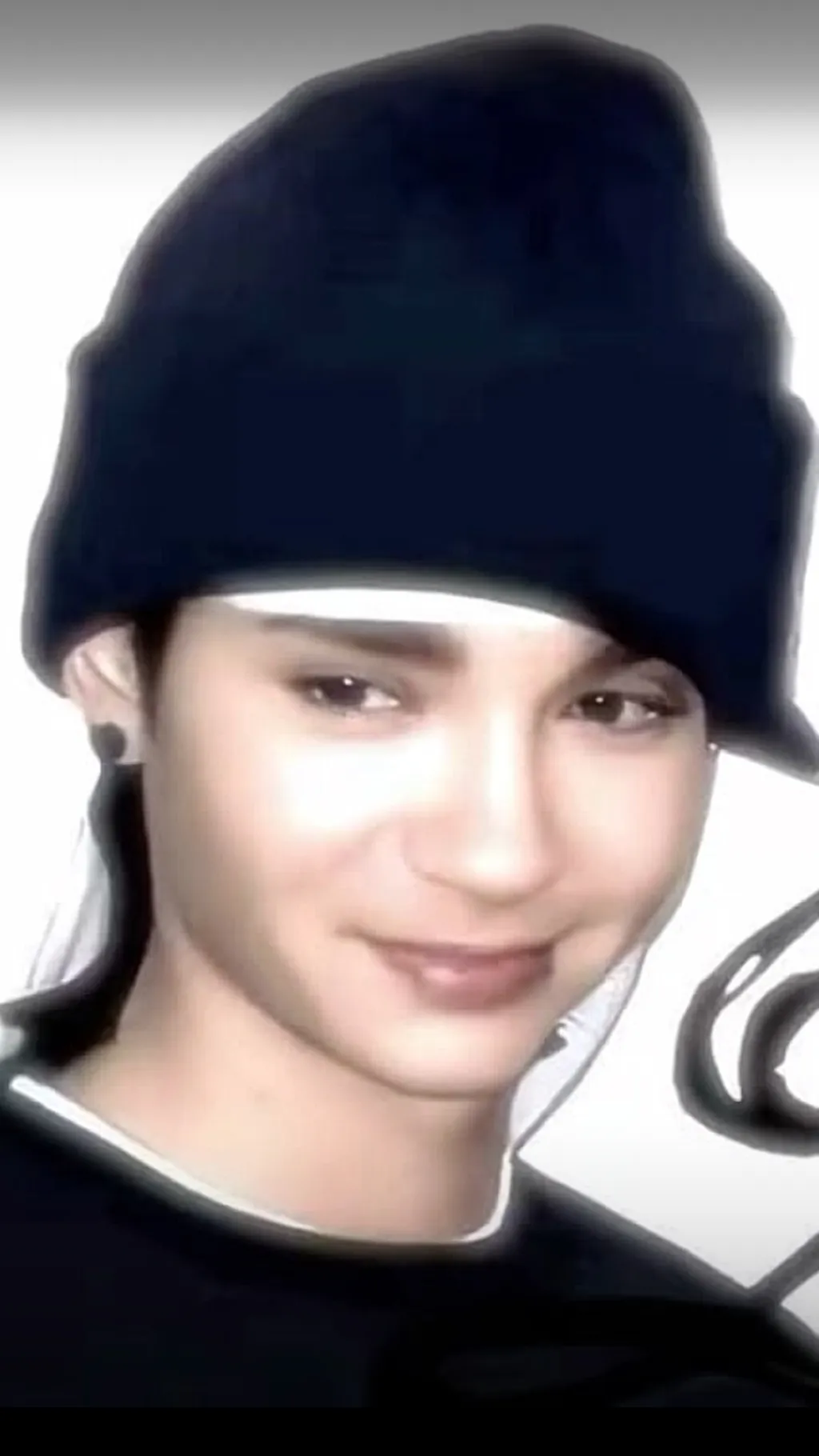 ai character: Tom kaulitz background