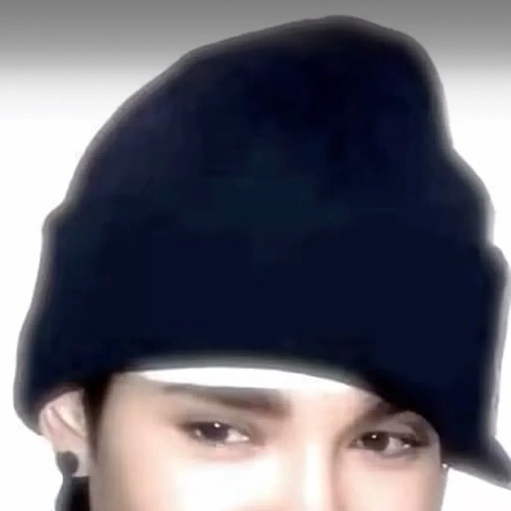 chat with ai character: Tom kaulitz