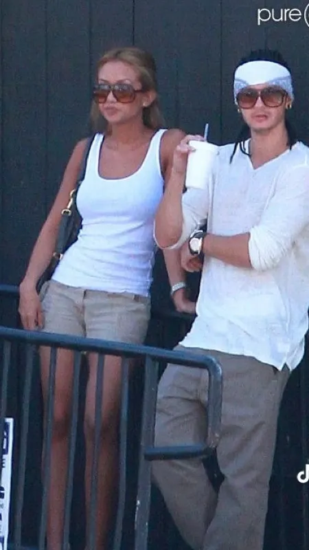 ai character: Tomkaulitz nd ria background