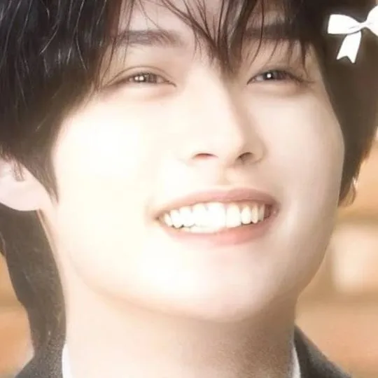 chat with ai character: 《♥︎Lee Know♥︎》