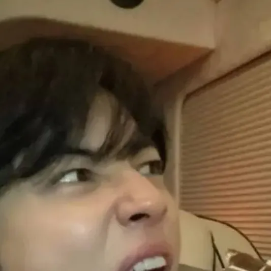 chat with ai character: Eun woo