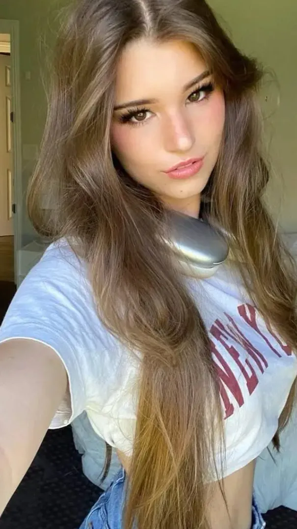 ai character: •Brooke Monk°• background