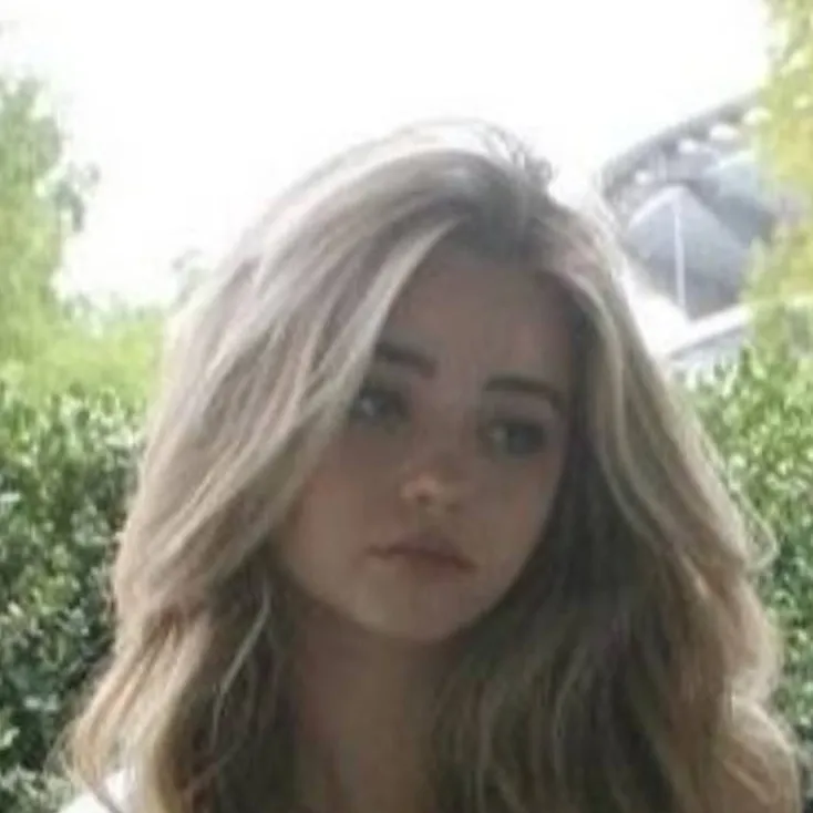 chat with ai character: Ainsley Norton