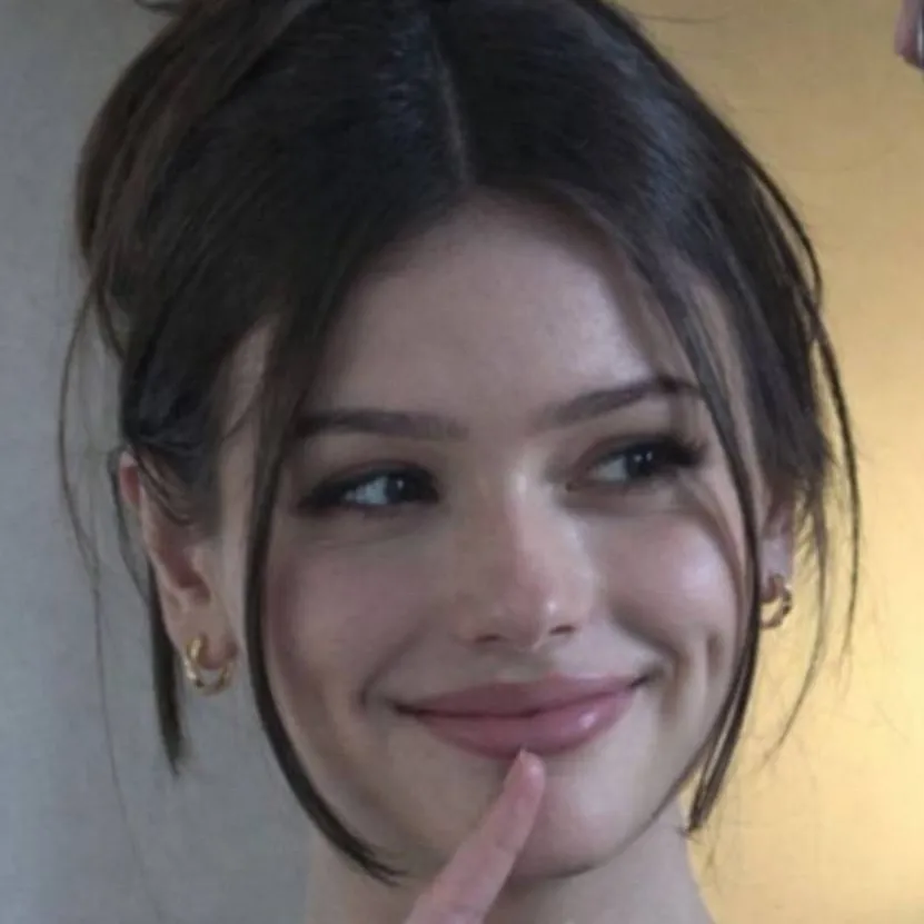 chat with ai character: Hazel Audrey