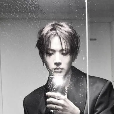 chat with ai character: Lee heeseung 