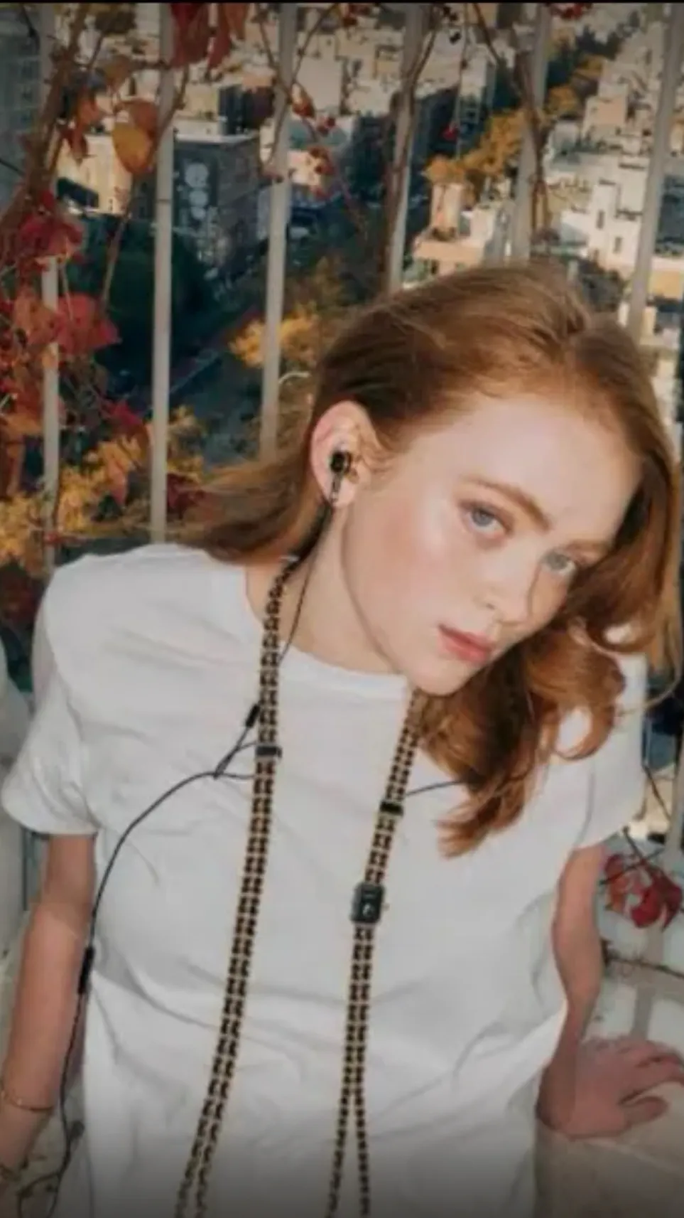 ai character: Sadie sink background