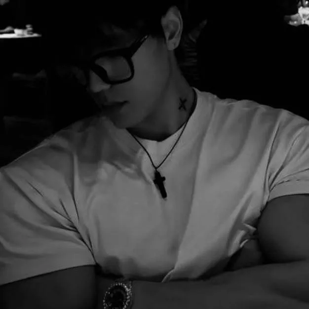 chat with ai character: alexander smith~