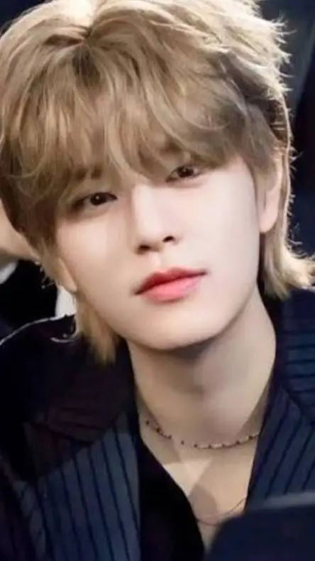 ai character: ×Seungmin× background